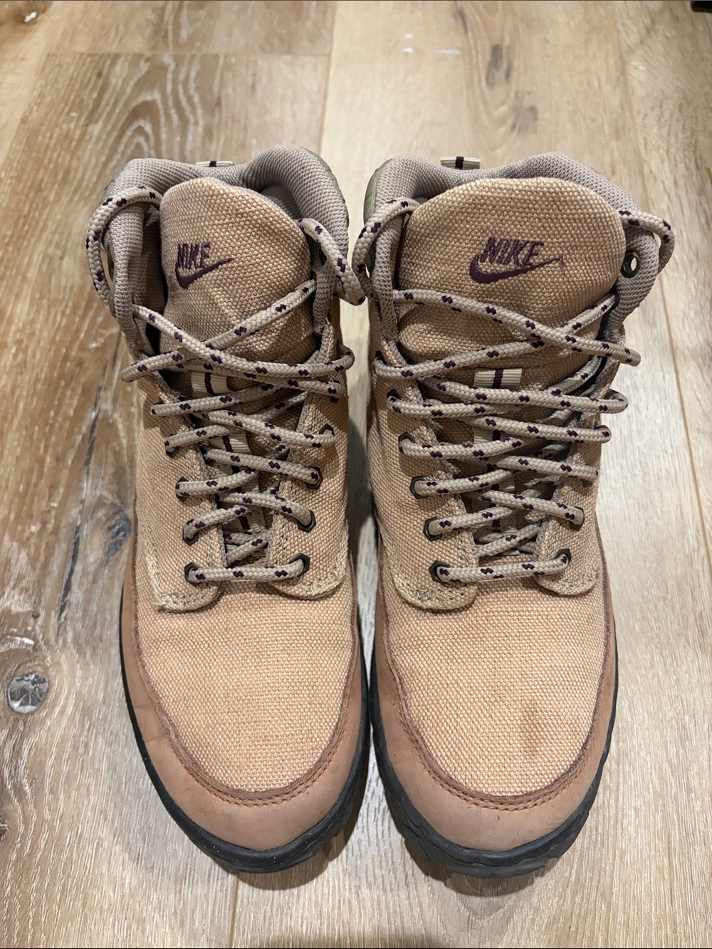 Nike Women’s Beige/Tan Canvas Trail Hiking Boots, size 7